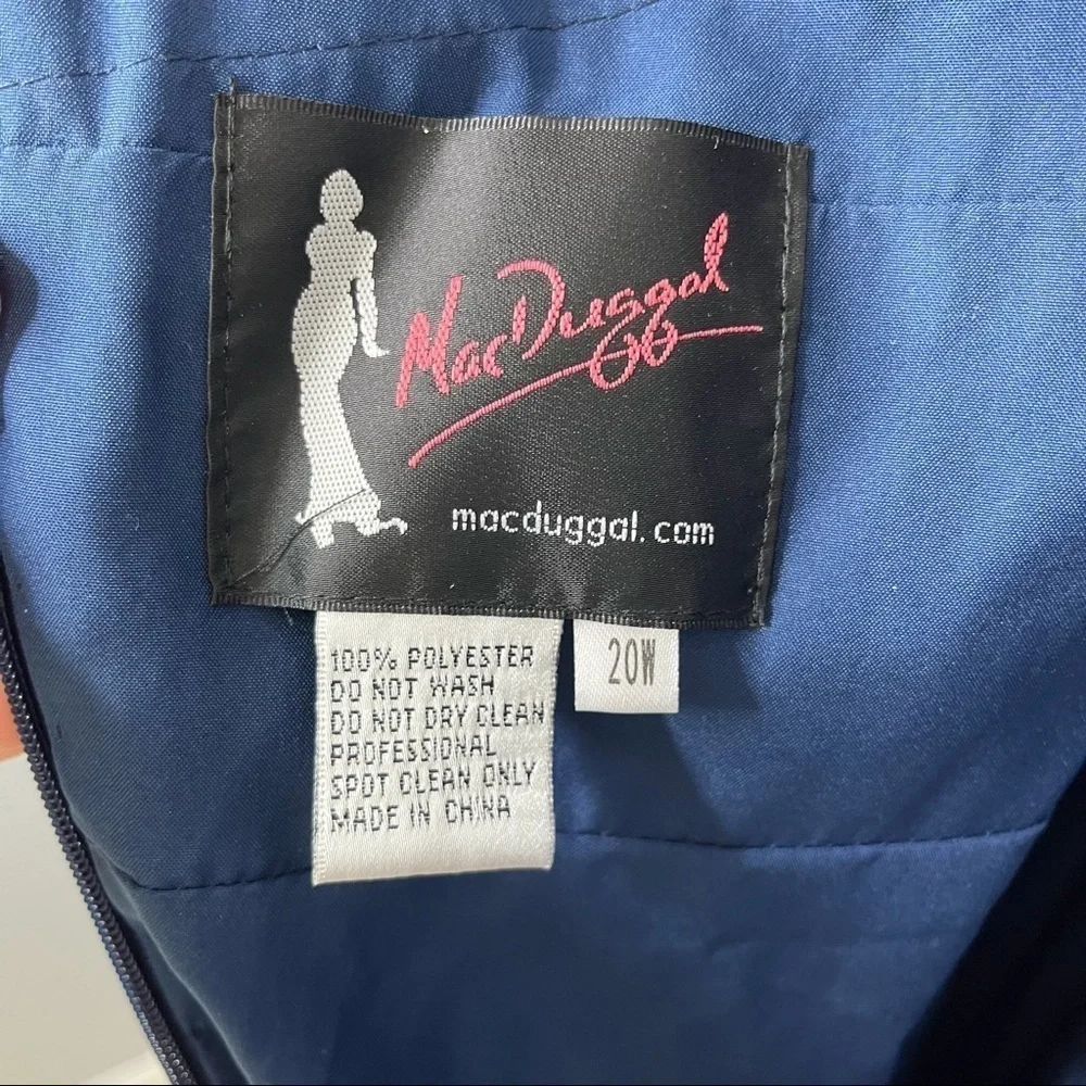 Mac Duggal V Neck Sleeveless Gown Navy Blue Plus Size 20W Leg Slit Pleated Belt - Picture 11 of 11